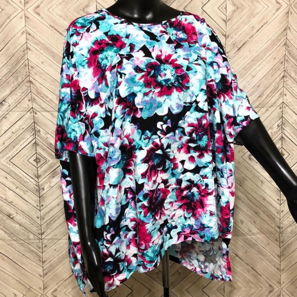 East 5th Woman Abby Floral Oversized Top